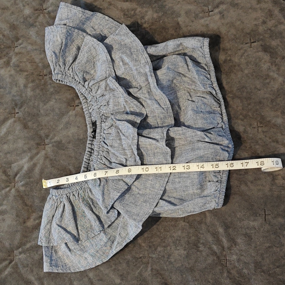 Express Gray Ruffle Crop Top - Picture 3 of 7